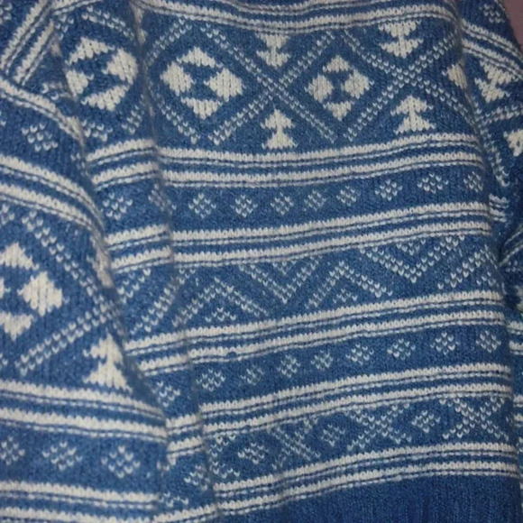 American Eagle Crew Sweater Medium - Picture 2 of 13